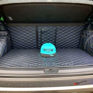 Kofferraummatten in Schwarz mit blauen Nähten/Faden